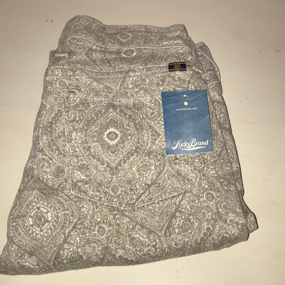 New With Tags Lucky Brand Skinny Jeans size 24